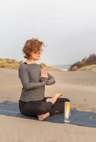 Бутылка-инфьюзер с крышкой из бамбука - 046P436.380