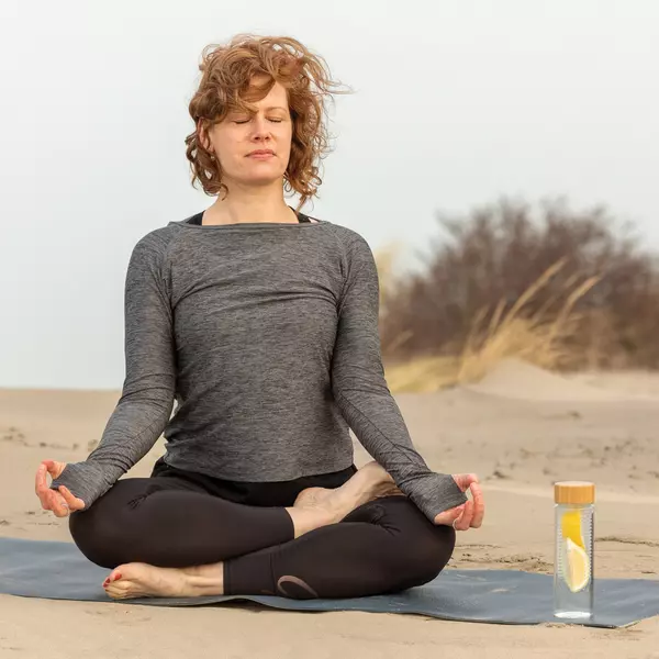 Бутылка-инфьюзер с крышкой из бамбука - 046P436.380