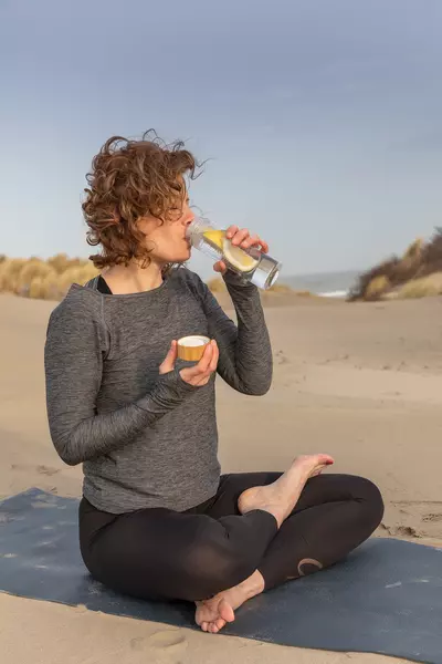 Бутылка-инфьюзер с крышкой из бамбука - 046P436.380