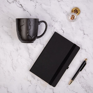 Набор подарочный BLACKNGOLD: кружка, ручка, бизнес-блокнот, коробка со стружкой чёрный